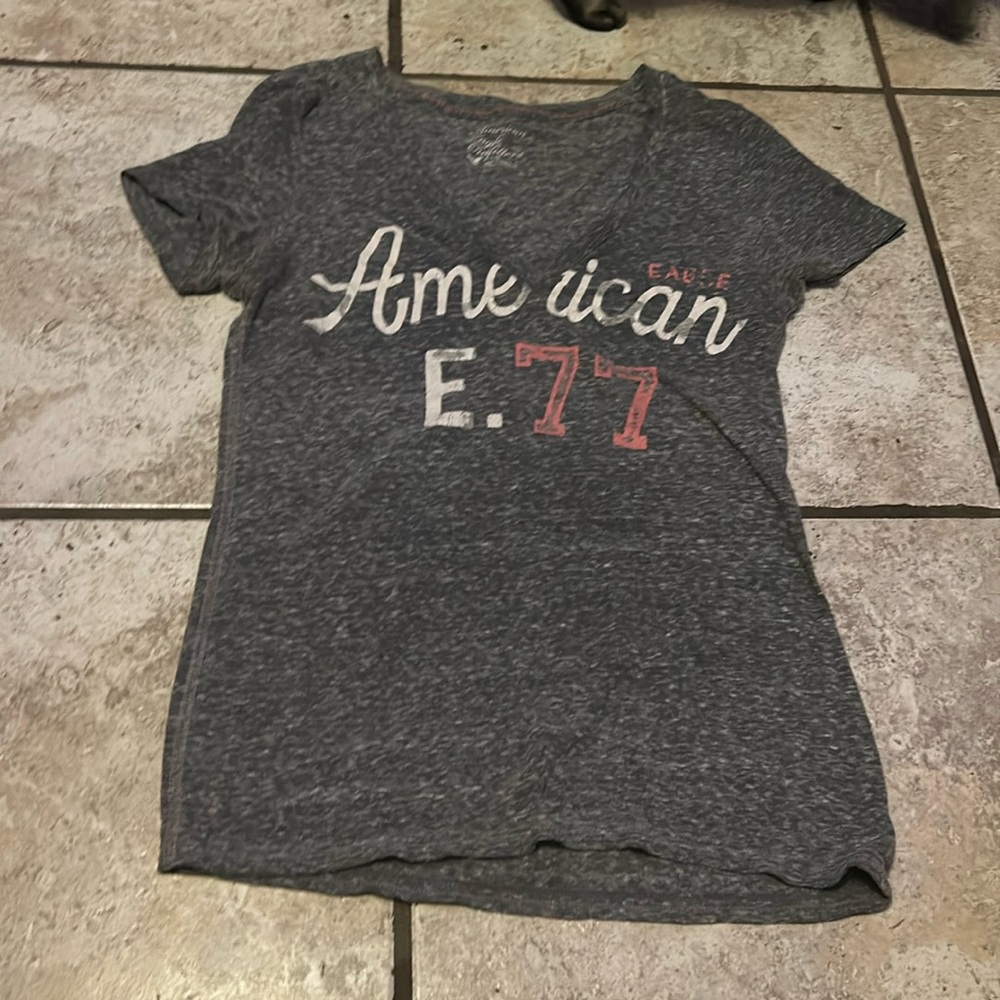 American Eagle tshirt